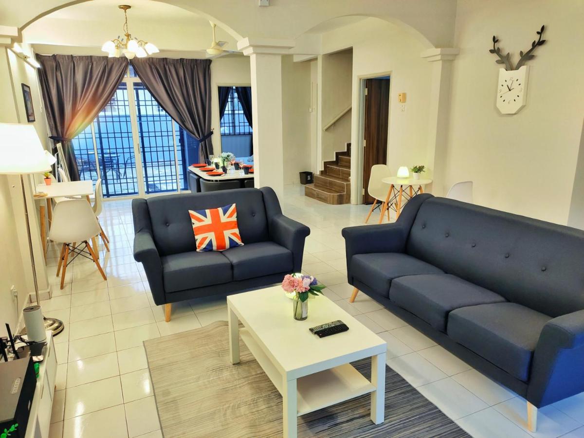 Semi-Detached, Up To 21 Pax, 4 Bedrooms, 3 Bathrooms, 4 Car Parks By Star Home บายันเลอปาส ภายนอก รูปภาพ