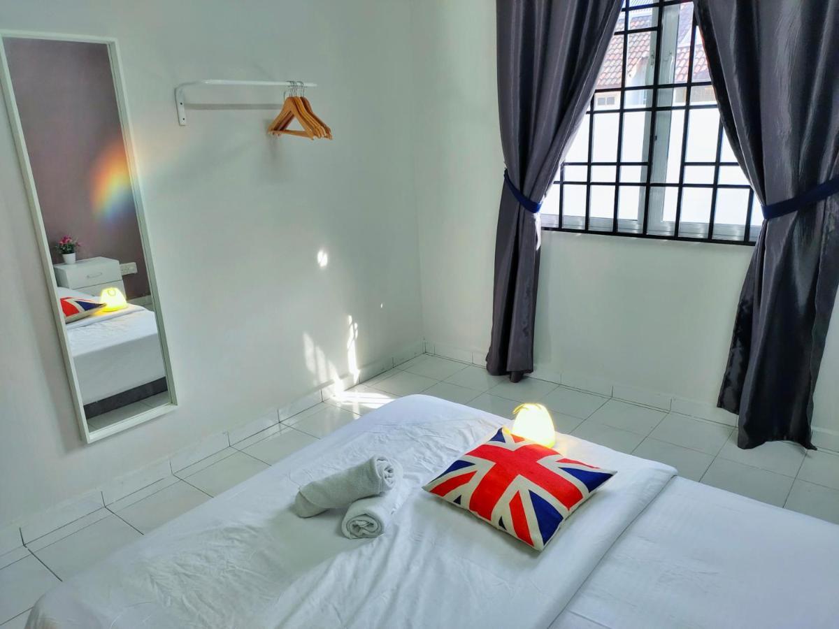 Semi-Detached, Up To 21 Pax, 4 Bedrooms, 3 Bathrooms, 4 Car Parks By Star Home บายันเลอปาส ภายนอก รูปภาพ