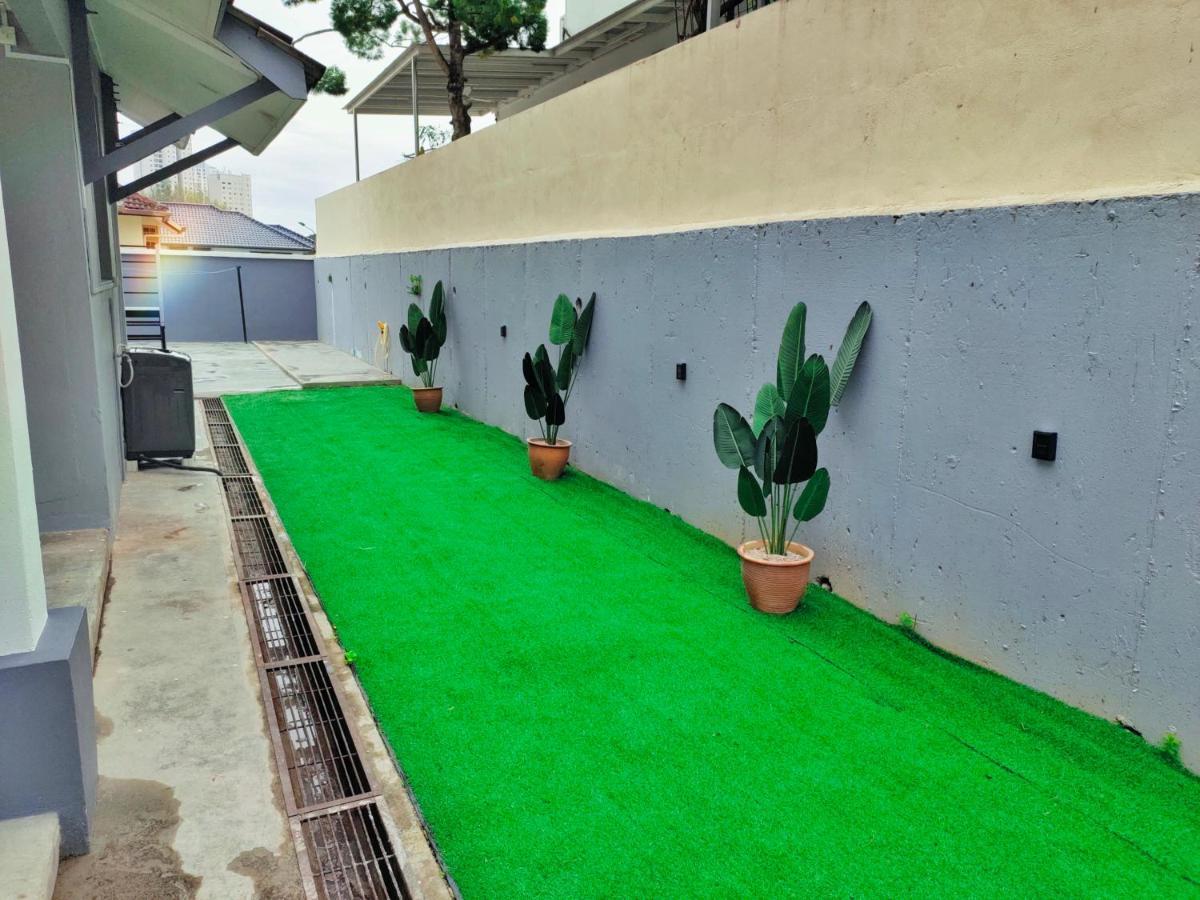 Semi-Detached, Up To 21 Pax, 4 Bedrooms, 3 Bathrooms, 4 Car Parks By Star Home บายันเลอปาส ภายนอก รูปภาพ