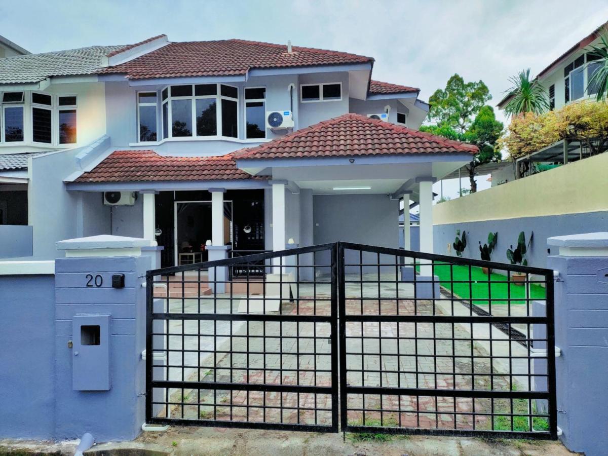 Semi-Detached, Up To 21 Pax, 4 Bedrooms, 3 Bathrooms, 4 Car Parks By Star Home บายันเลอปาส ภายนอก รูปภาพ