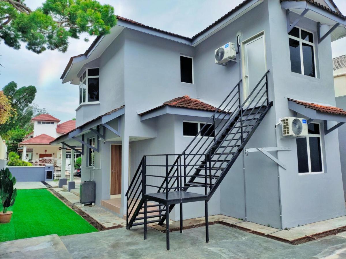 Semi-Detached, Up To 21 Pax, 4 Bedrooms, 3 Bathrooms, 4 Car Parks By Star Home บายันเลอปาส ภายนอก รูปภาพ